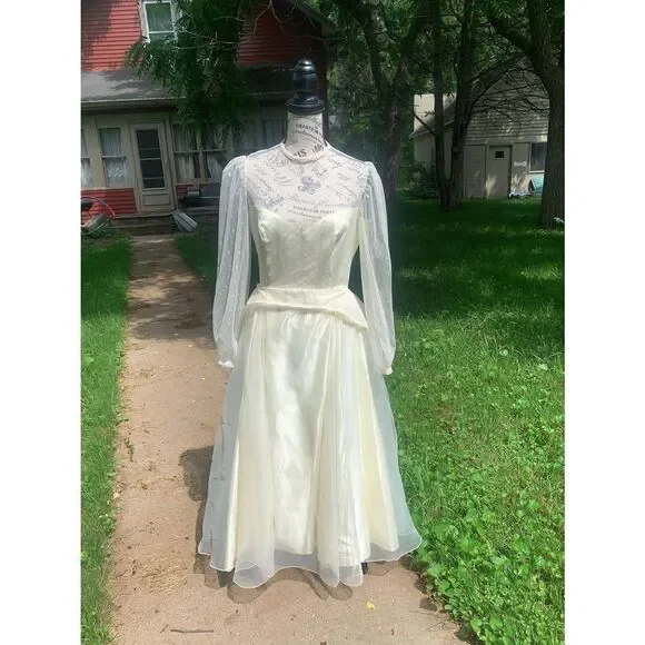 VINTAGE 1950’s Pinup Peplum Pearl Satin & Lace Wedding Gown, Medium - Picture 10 of 12